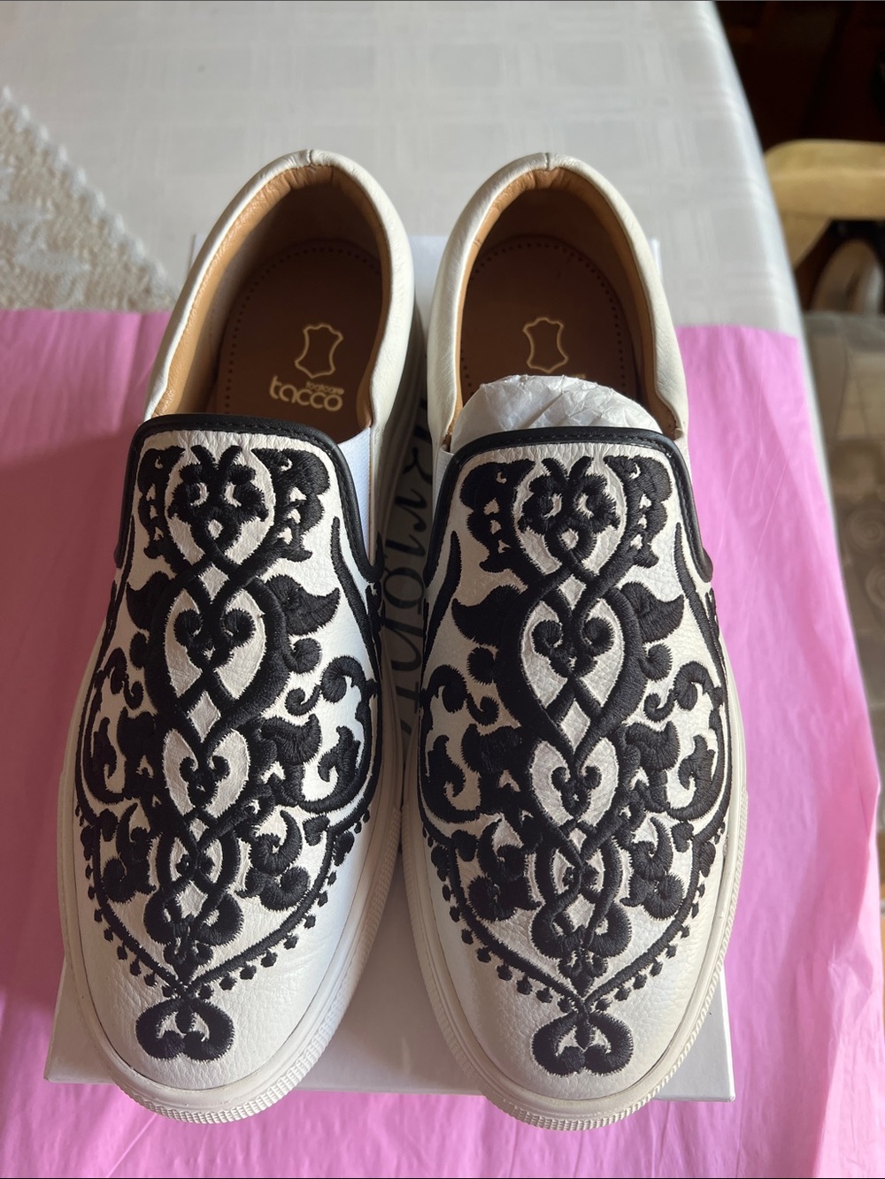 Brighton Moor ladies sneaker NWT